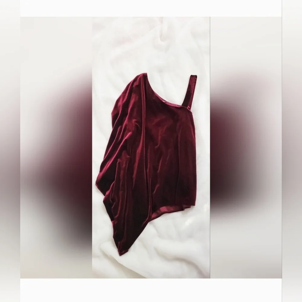 NWOT! Chic Velvet Burgundy Asymmetrical Women's Holiday Blouse Size Medium - Picture 11 of 15